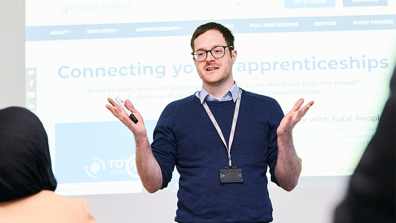 A tutor presenting to a group