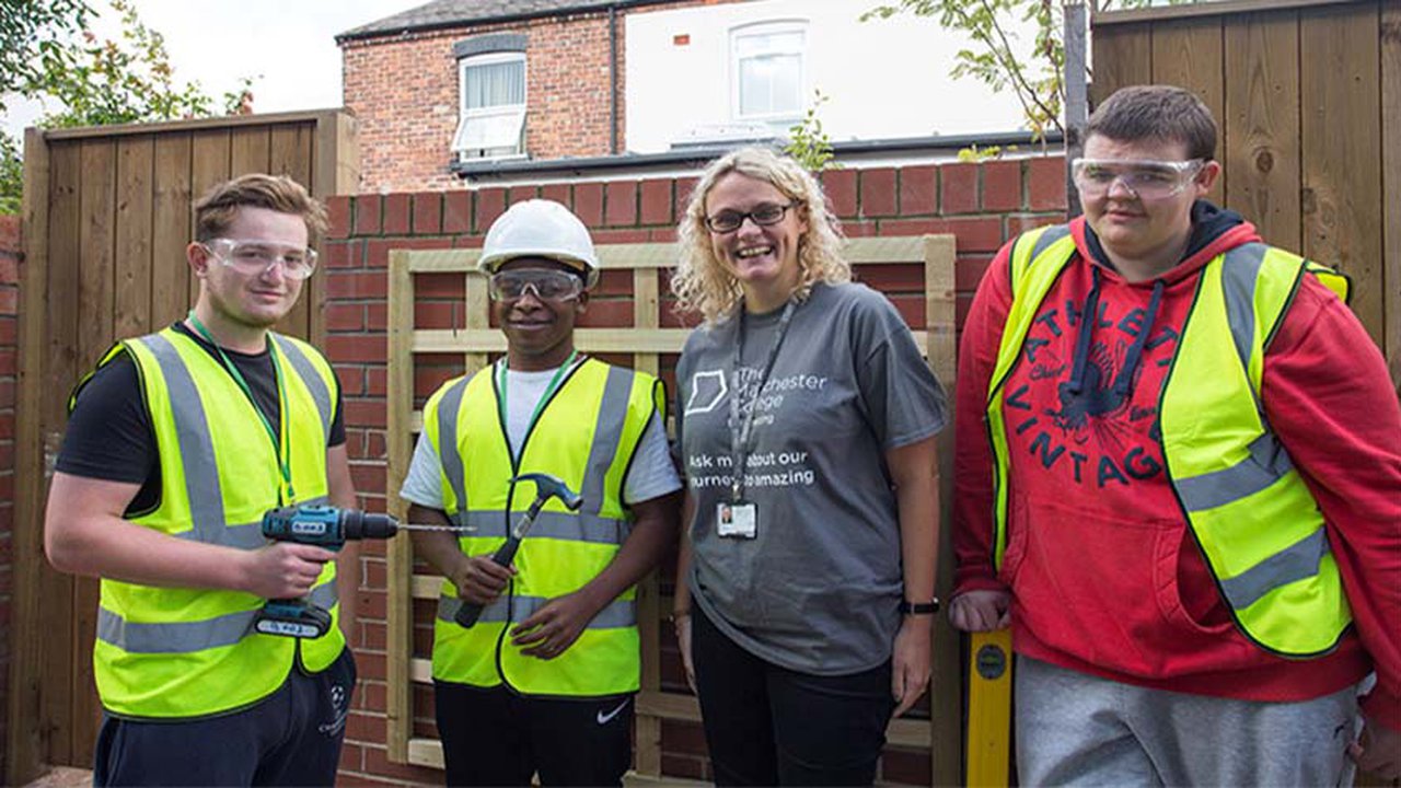 Students visit Canada Street project