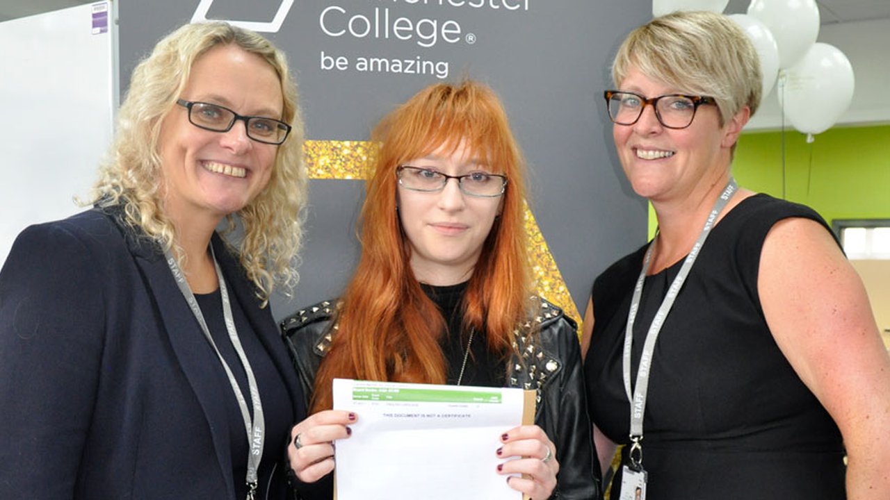 Ariadna Jarzynka-Kulwikowska, flanked by Principal Lisa O’Loughlin (left) and Angela Foulkes, Vice Principal (Curriculum & Support).