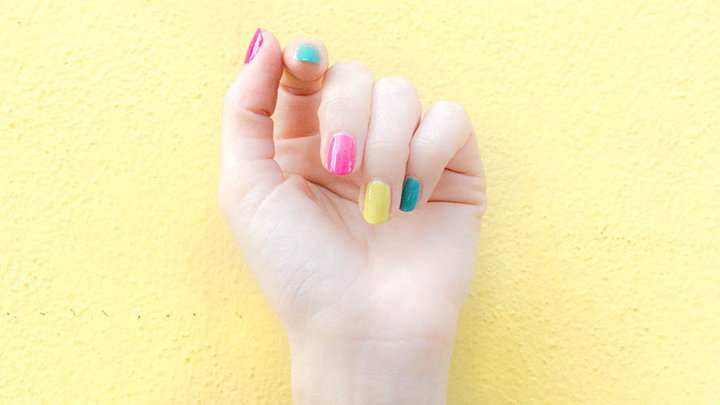 Multicoloured nails