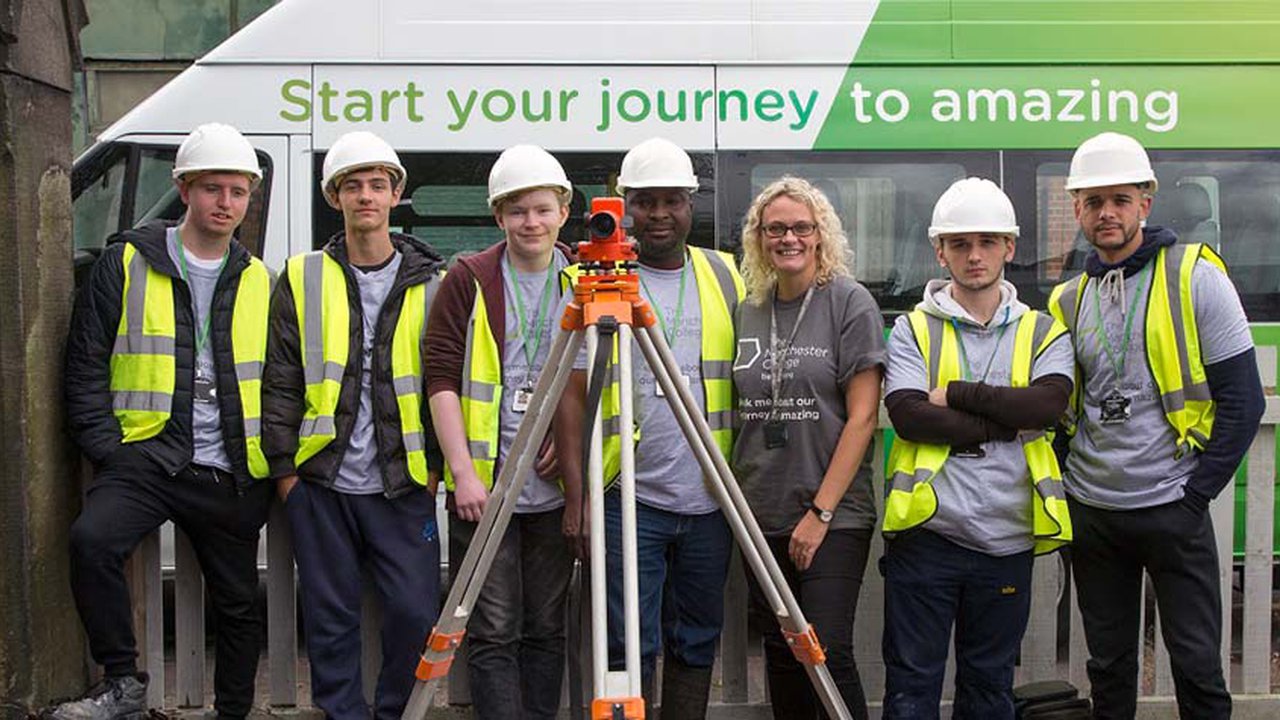 Bricklaying students prepare to start work at Mens Shed