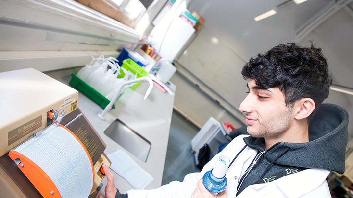 A student using a piece of health equipment